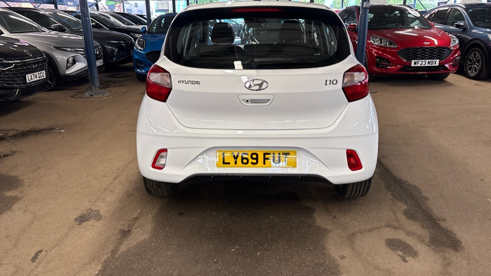 Hyundai i10 1.0 MPi SE Connect 5dr Petrol Hatchback - Image 49