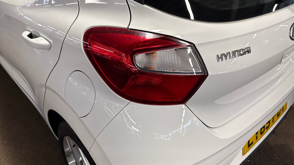 Hyundai i10 1.0 MPi SE Connect 5dr Petrol Hatchback - Image 50
