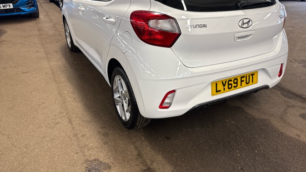 Hyundai i10 1.0 MPi SE Connect 5dr Petrol Hatchback - Image 51