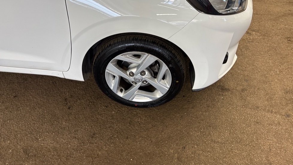 Hyundai i10 1.0 MPi SE Connect 5dr Petrol Hatchback - Image 53