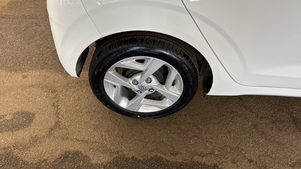 Hyundai i10 1.0 MPi SE Connect 5dr Petrol Hatchback - Image 54
