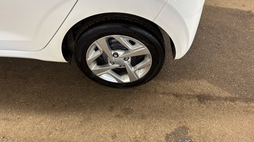 Hyundai i10 1.0 MPi SE Connect 5dr Petrol Hatchback - Image 55