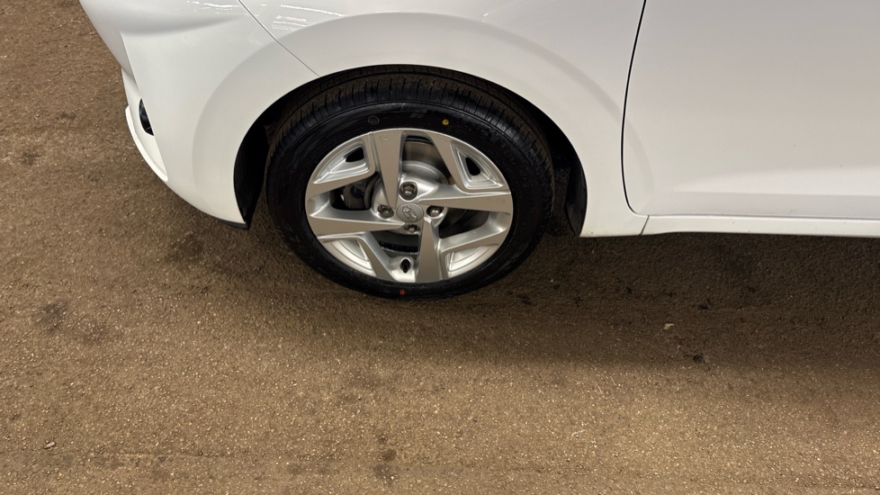 Hyundai i10 1.0 MPi SE Connect 5dr Petrol Hatchback - Image 56