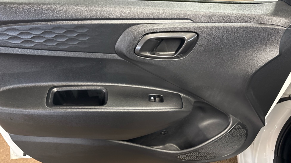 Hyundai i10 1.0 MPi SE Connect 5dr Petrol Hatchback - Image 65