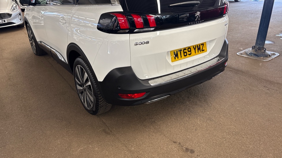 Peugeot 5008 1.5 BlueHDi GT Line Premium 5dr EAT8 Diesel Estate - Image 56
