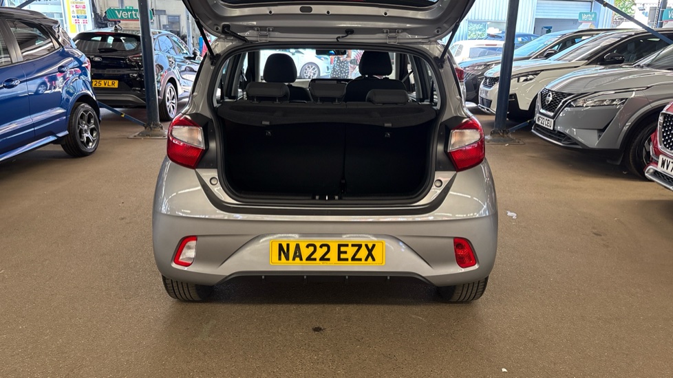 Hyundai i10 1.0 MPi SE Connect 5dr Auto Petrol Hatchback - Image 4