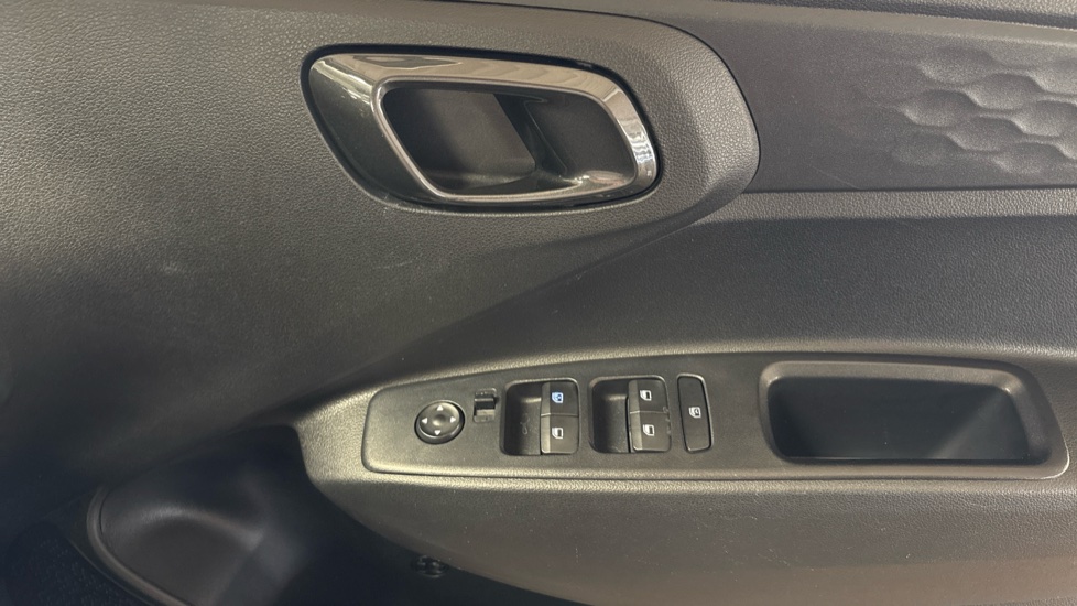 Hyundai i10 1.0 MPi SE Connect 5dr Auto Petrol Hatchback - Image 23
