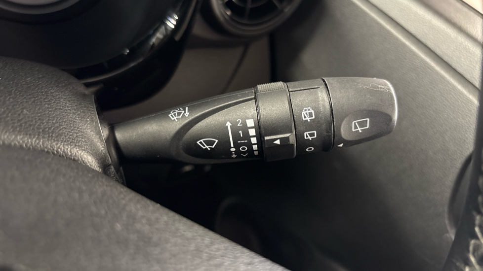 Hyundai i10 1.0 MPi SE Connect 5dr Auto Petrol Hatchback - Image 30