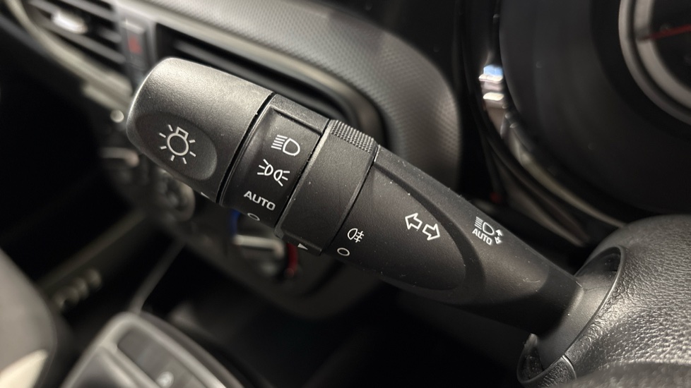 Hyundai i10 1.0 MPi SE Connect 5dr Auto Petrol Hatchback - Image 31