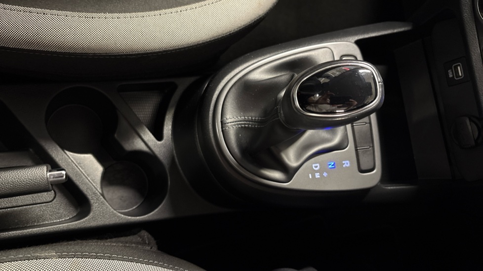 Hyundai i10 1.0 MPi SE Connect 5dr Auto Petrol Hatchback - Image 37