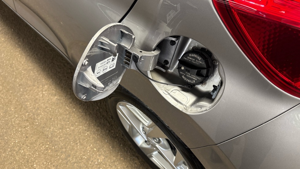 Hyundai i10 1.0 MPi SE Connect 5dr Auto Petrol Hatchback - Image 43