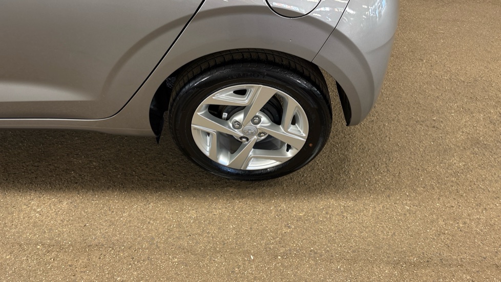 Hyundai i10 1.0 MPi SE Connect 5dr Auto Petrol Hatchback - Image 55