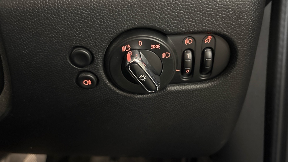 MINI Hatchback 1.5 Cooper Classic 5dr Auto Petrol Hatchback - Image 25