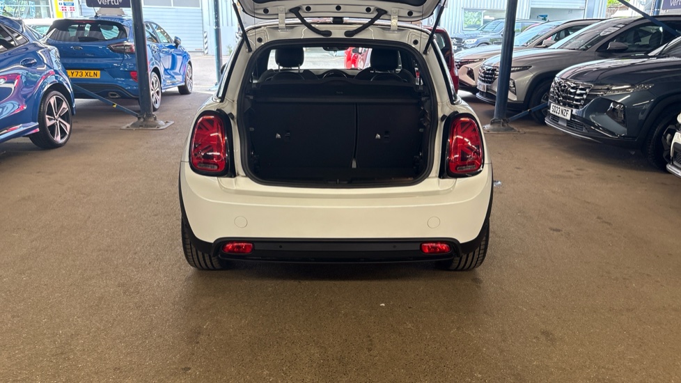 MINI Hatchback 135kW Cooper S Level 2 33kWh 3dr Auto Electric Hatchback - Image 4