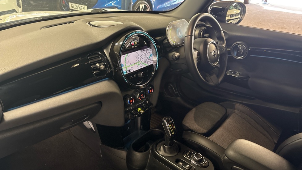 MINI Hatchback 135kW Cooper S Level 2 33kWh 3dr Auto Electric Hatchback - Image 9