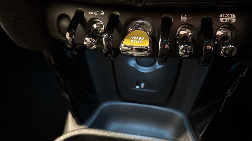 MINI Hatchback 135kW Cooper S Level 2 33kWh 3dr Auto Electric Hatchback - Image 31