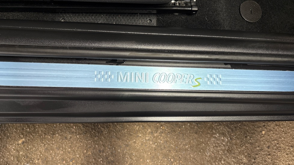 MINI Hatchback 135kW Cooper S Level 2 33kWh 3dr Auto Electric Hatchback - Image 43