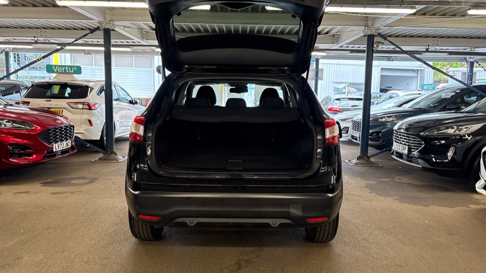 Nissan Qashqai 1.6 dCi N-Connecta 5dr Xtronic Diesel Hatchback - Image 4