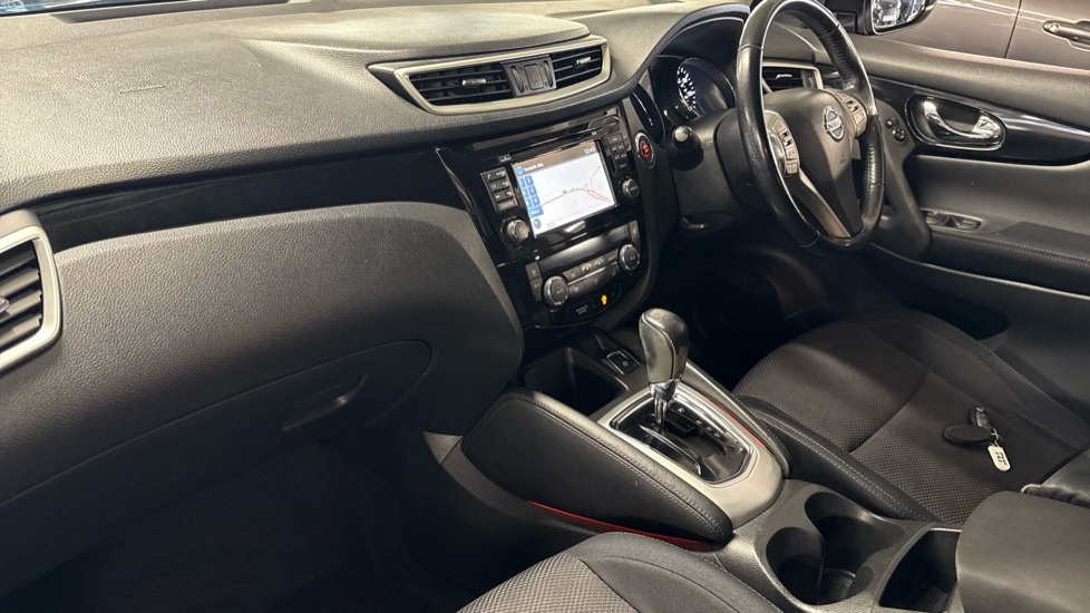 Nissan Qashqai 1.6 dCi N-Connecta 5dr Xtronic Diesel Hatchback - Image 9