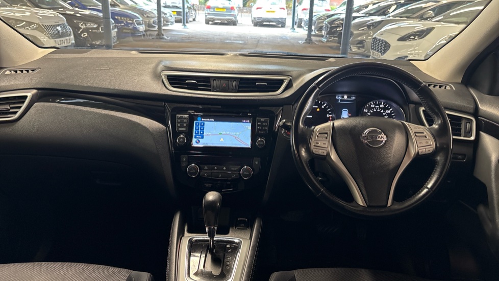 Nissan Qashqai 1.6 dCi N-Connecta 5dr Xtronic Diesel Hatchback - Image 10