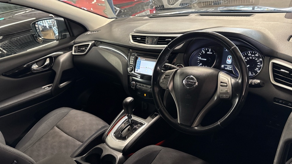 Nissan Qashqai 1.6 dCi N-Connecta 5dr Xtronic Diesel Hatchback - Image 11