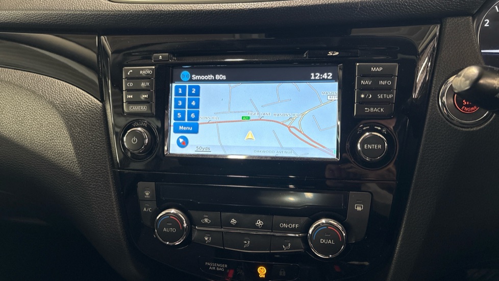 Nissan Qashqai 1.6 dCi N-Connecta 5dr Xtronic Diesel Hatchback - Image 12