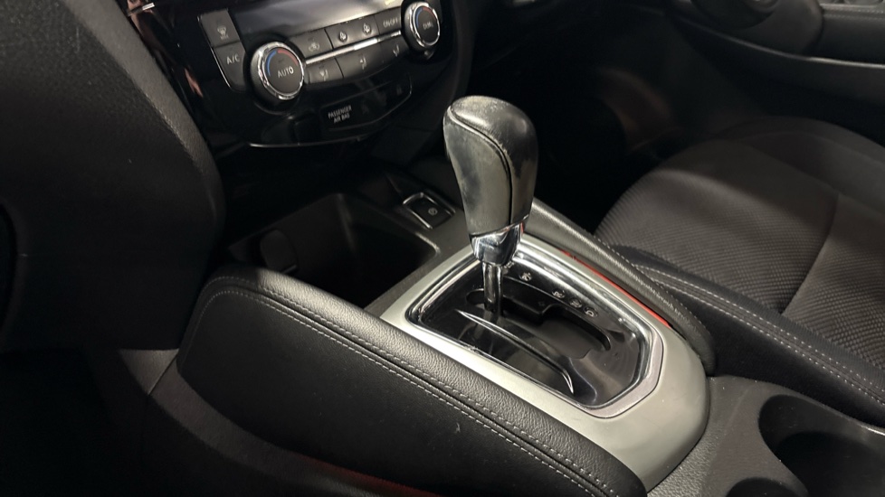 Nissan Qashqai 1.6 dCi N-Connecta 5dr Xtronic Diesel Hatchback - Image 13