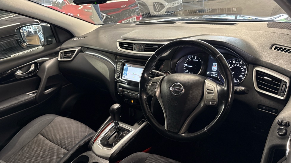 Nissan Qashqai 1.6 dCi N-Connecta 5dr Xtronic Diesel Hatchback - Image 14
