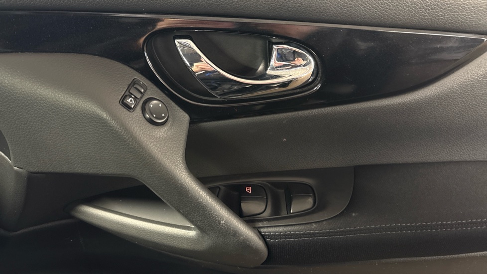 Nissan Qashqai 1.6 dCi N-Connecta 5dr Xtronic Diesel Hatchback - Image 23