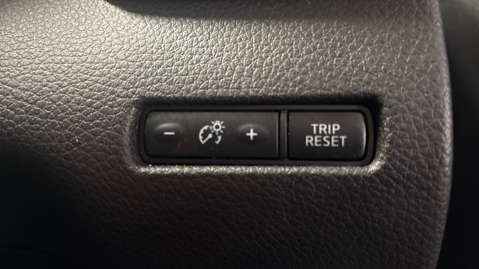 Nissan Qashqai 1.6 dCi N-Connecta 5dr Xtronic Diesel Hatchback - Image 26