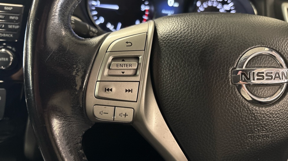 Nissan Qashqai 1.6 dCi N-Connecta 5dr Xtronic Diesel Hatchback - Image 28
