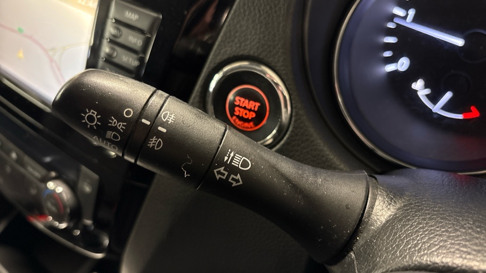 Nissan Qashqai 1.6 dCi N-Connecta 5dr Xtronic Diesel Hatchback - Image 31