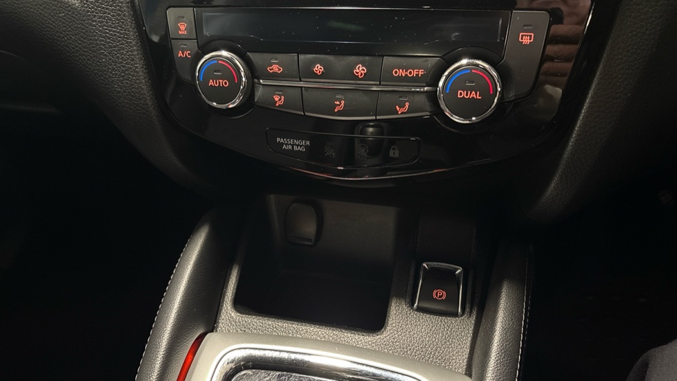 Nissan Qashqai 1.6 dCi N-Connecta 5dr Xtronic Diesel Hatchback - Image 37