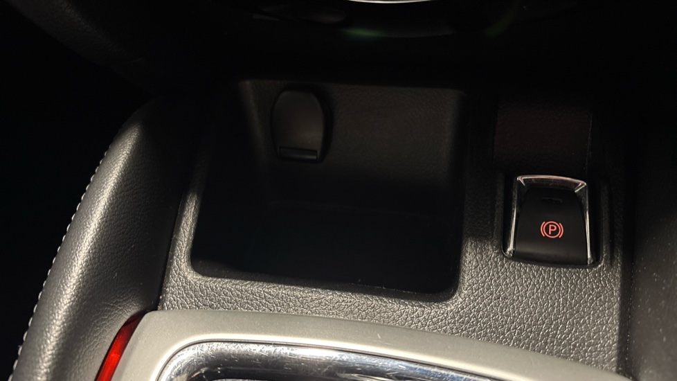 Nissan Qashqai 1.6 dCi N-Connecta 5dr Xtronic Diesel Hatchback - Image 38