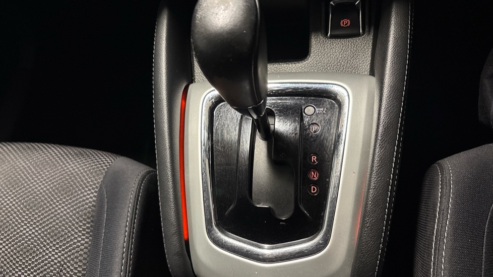 Nissan Qashqai 1.6 dCi N-Connecta 5dr Xtronic Diesel Hatchback - Image 39