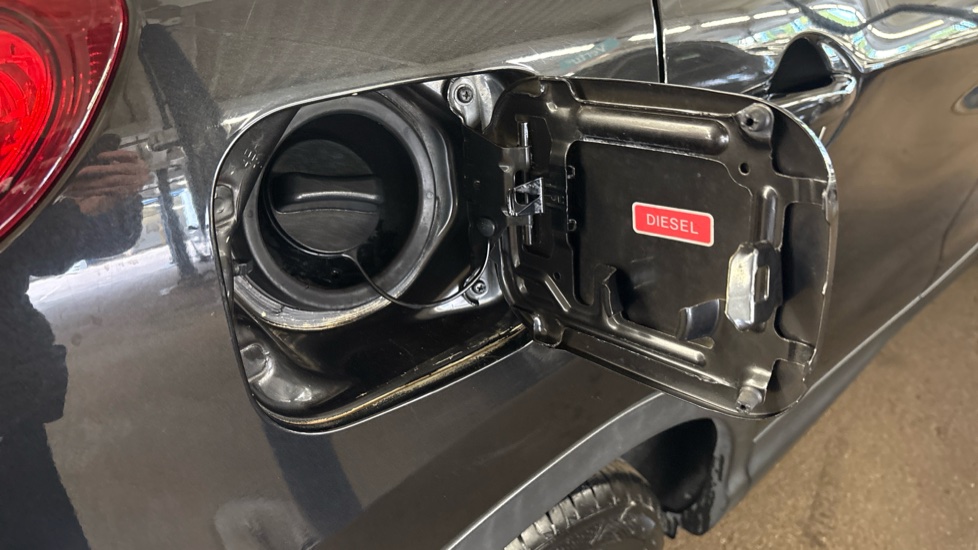 Nissan Qashqai 1.6 dCi N-Connecta 5dr Xtronic Diesel Hatchback - Image 49