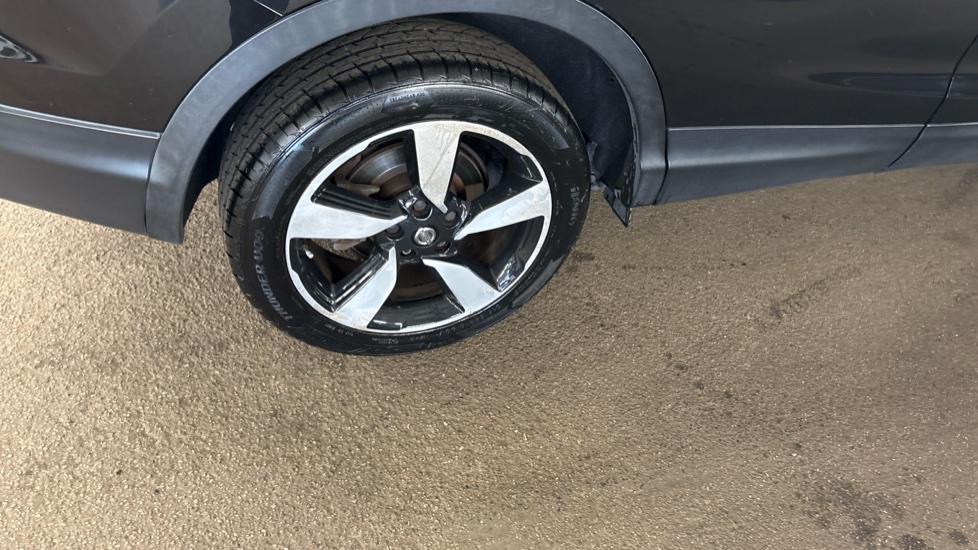 Nissan Qashqai 1.6 dCi N-Connecta 5dr Xtronic Diesel Hatchback - Image 57