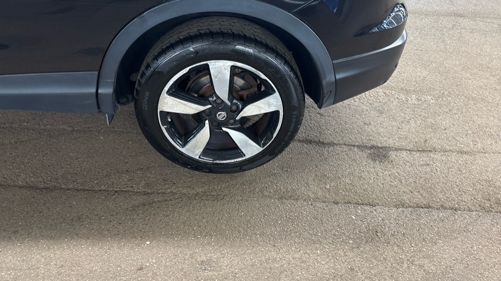 Nissan Qashqai 1.6 dCi N-Connecta 5dr Xtronic Diesel Hatchback - Image 58
