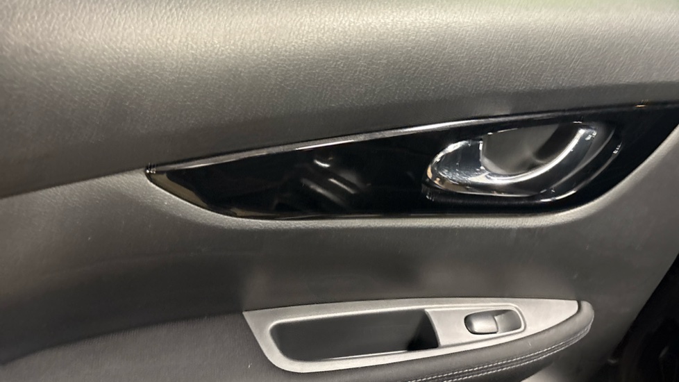 Nissan Qashqai 1.6 dCi N-Connecta 5dr Xtronic Diesel Hatchback - Image 60