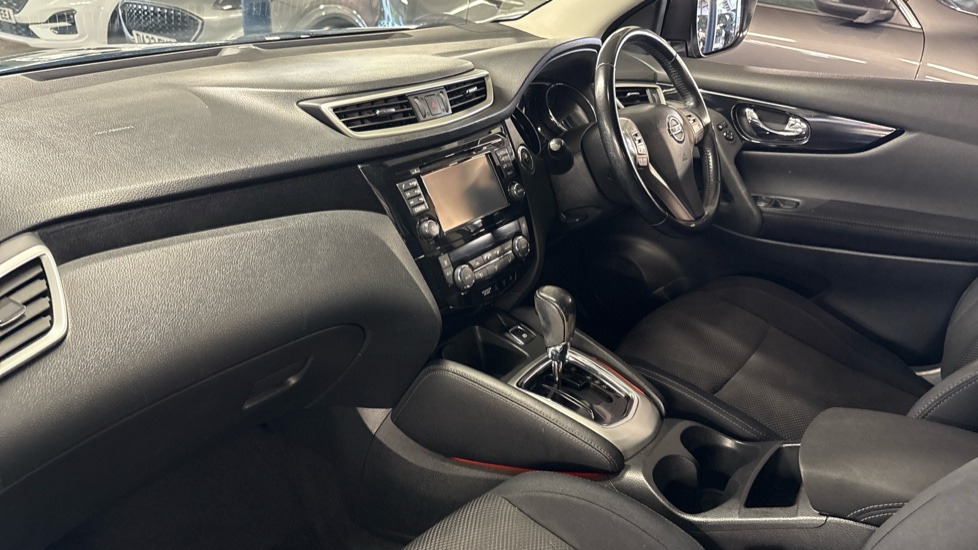 Nissan Qashqai 1.6 dCi N-Connecta 5dr Xtronic Diesel Hatchback - Image 71
