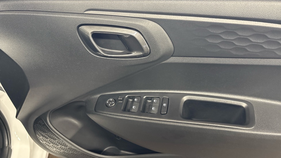 Hyundai i10 1.0 [63] Advance 5dr Auto [Nav] Petrol Hatchback - Image 23