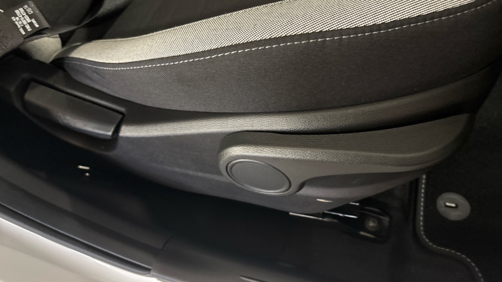 Hyundai i10 1.0 [63] Advance 5dr Auto [Nav] Petrol Hatchback - Image 40