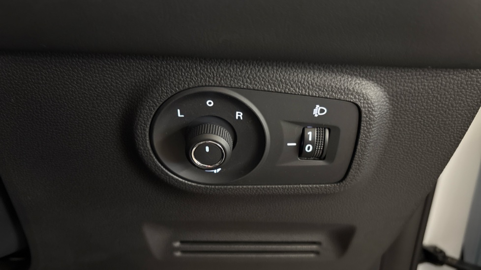 MG ZS 1.5 VTi-TECH Exclusive 5dr Petrol Hatchback - Image 26