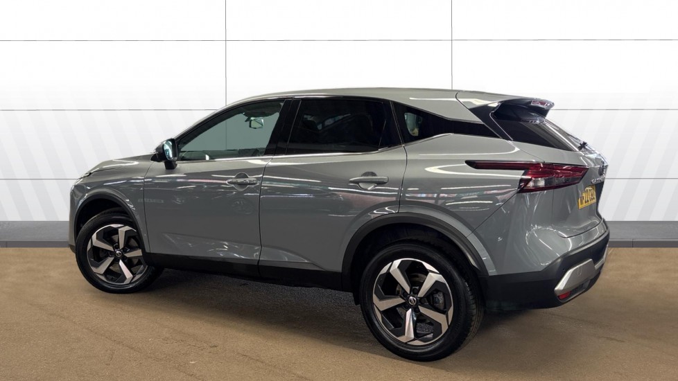 Nissan Qashqai 1.3 DiG-T MH N-Connecta 5dr Petrol Hatchback - Image 2