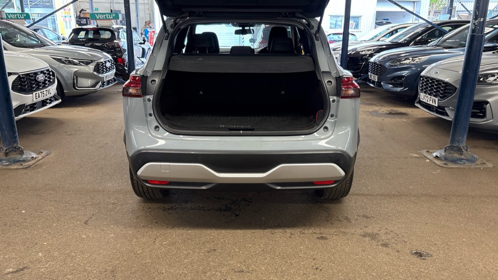 Nissan Qashqai 1.3 DiG-T MH N-Connecta 5dr Petrol Hatchback - Image 4