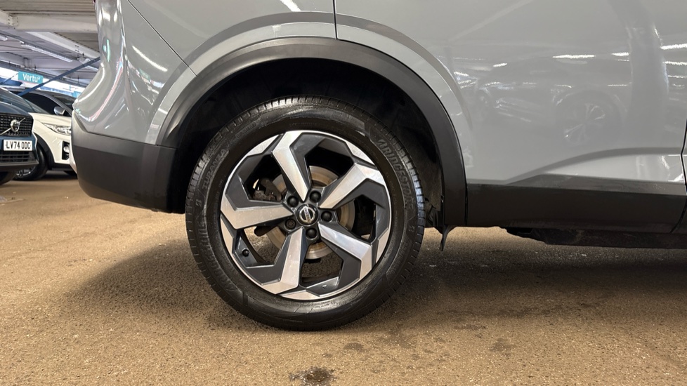 Nissan Qashqai 1.3 DiG-T MH N-Connecta 5dr Petrol Hatchback - Image 7