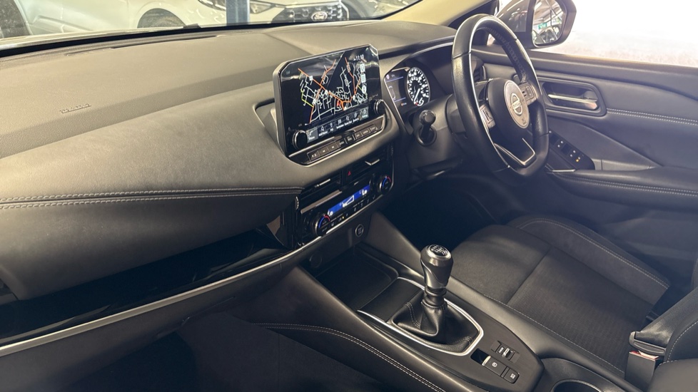 Nissan Qashqai 1.3 DiG-T MH N-Connecta 5dr Petrol Hatchback - Image 9