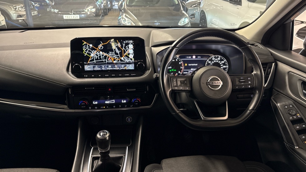 Nissan Qashqai 1.3 DiG-T MH N-Connecta 5dr Petrol Hatchback - Image 10
