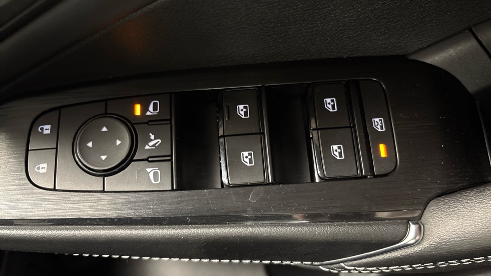 Nissan Qashqai 1.3 DiG-T MH N-Connecta 5dr Petrol Hatchback - Image 23