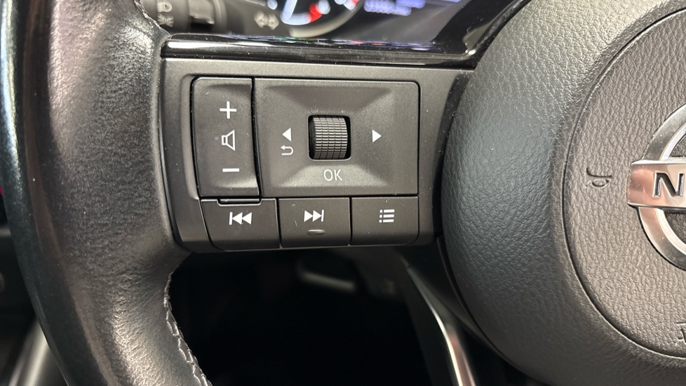 Nissan Qashqai 1.3 DiG-T MH N-Connecta 5dr Petrol Hatchback - Image 28